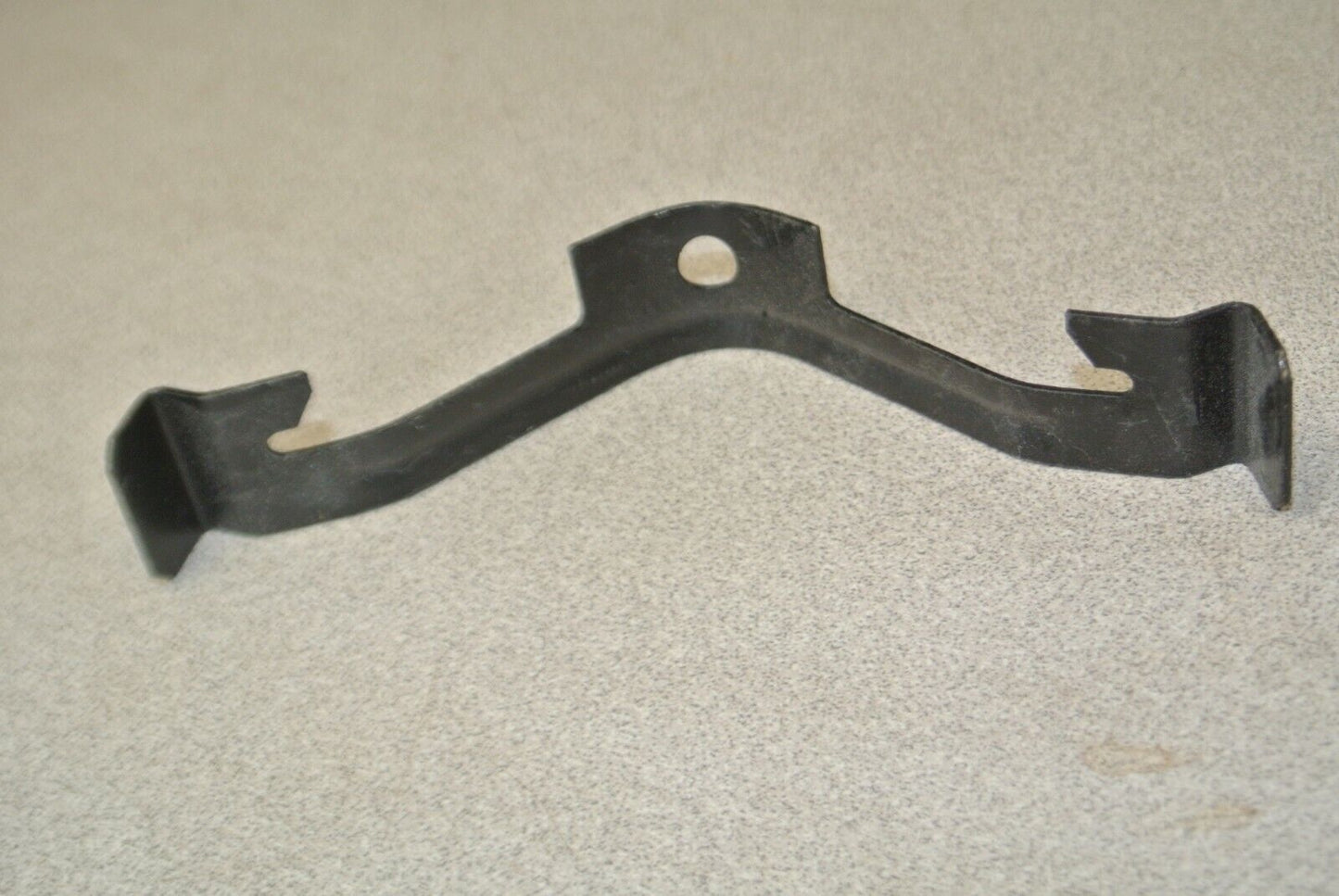 LOT of 98 / ERICO CADDY K16 KON-CLIP / CONDUIT HANGER- NEW SURPLUS - for 1" EMT