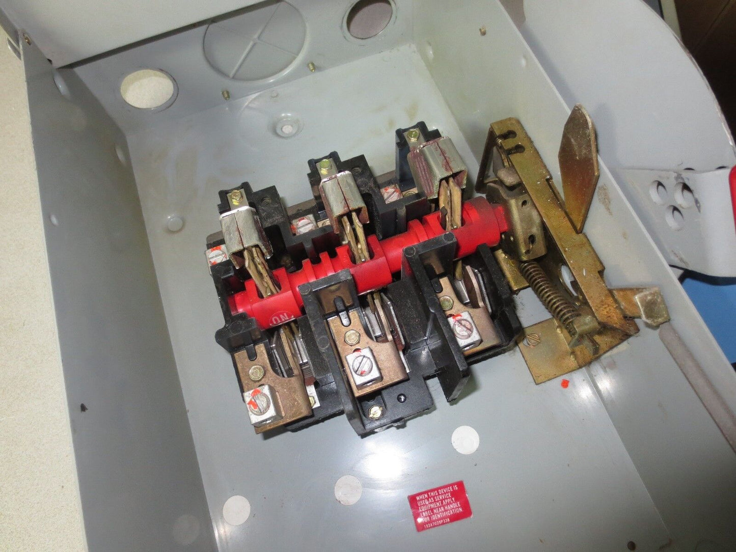 GE NP1578000B HEAVY DUTY SAFETY SWITCH - 600VAC, 60A, MAX. HP 60