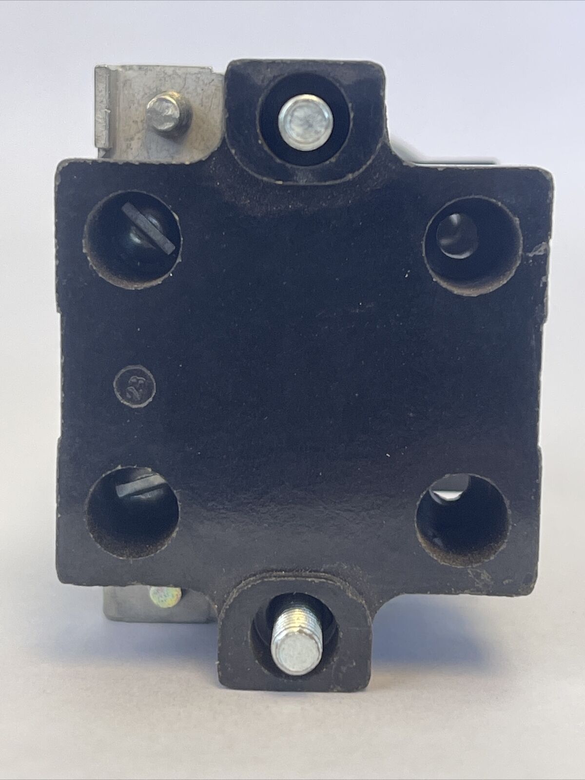 CUTLER HAMMER 10250H479-12 1076 PUSHBUTTON OPERATOR BLACK P.B. BASE MTG.