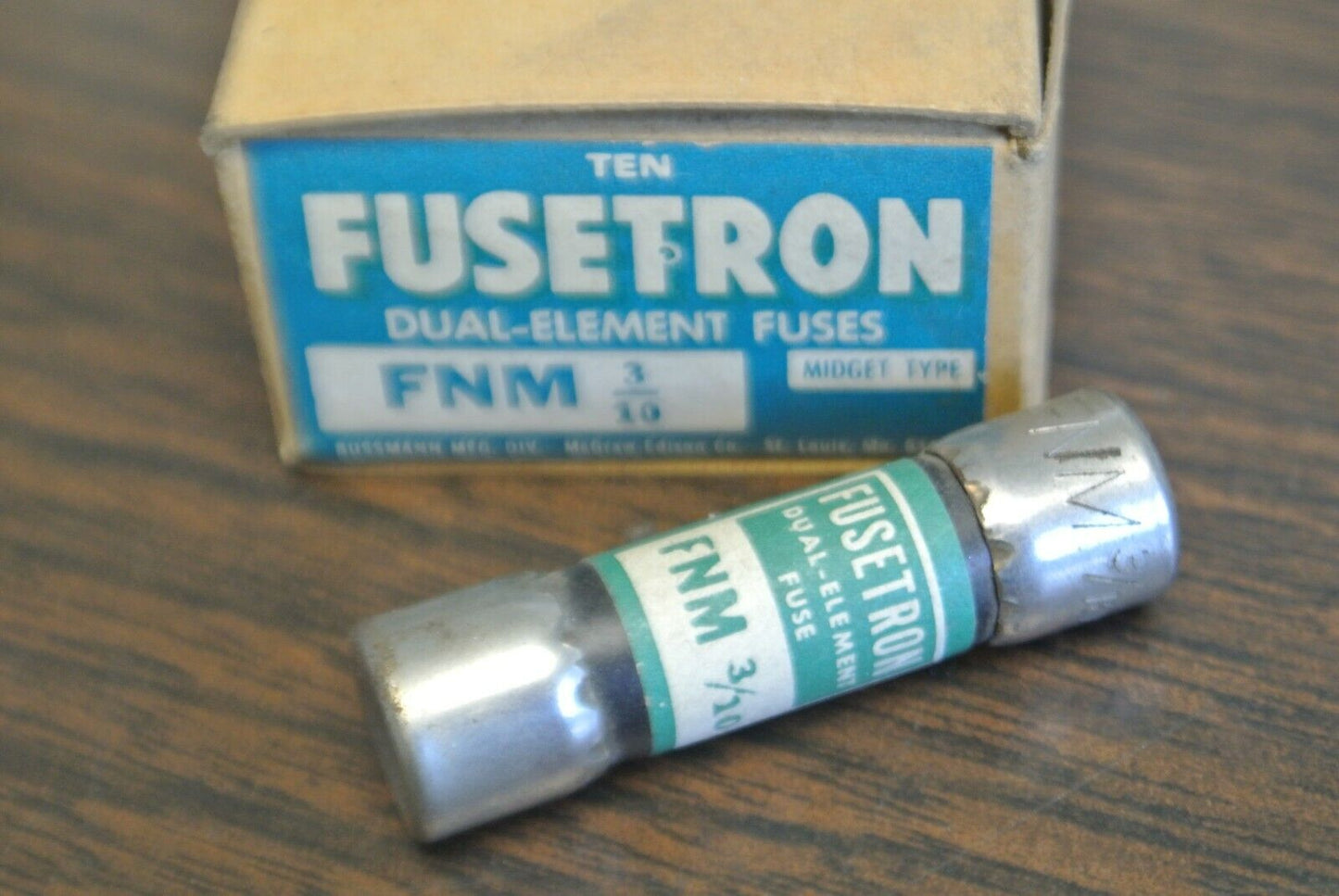 BOX of 10 / BUSSMANN FNM3/10 MIDGET FUSES 3/10A / 250V / NEW SURPLUS / FNM-3/10