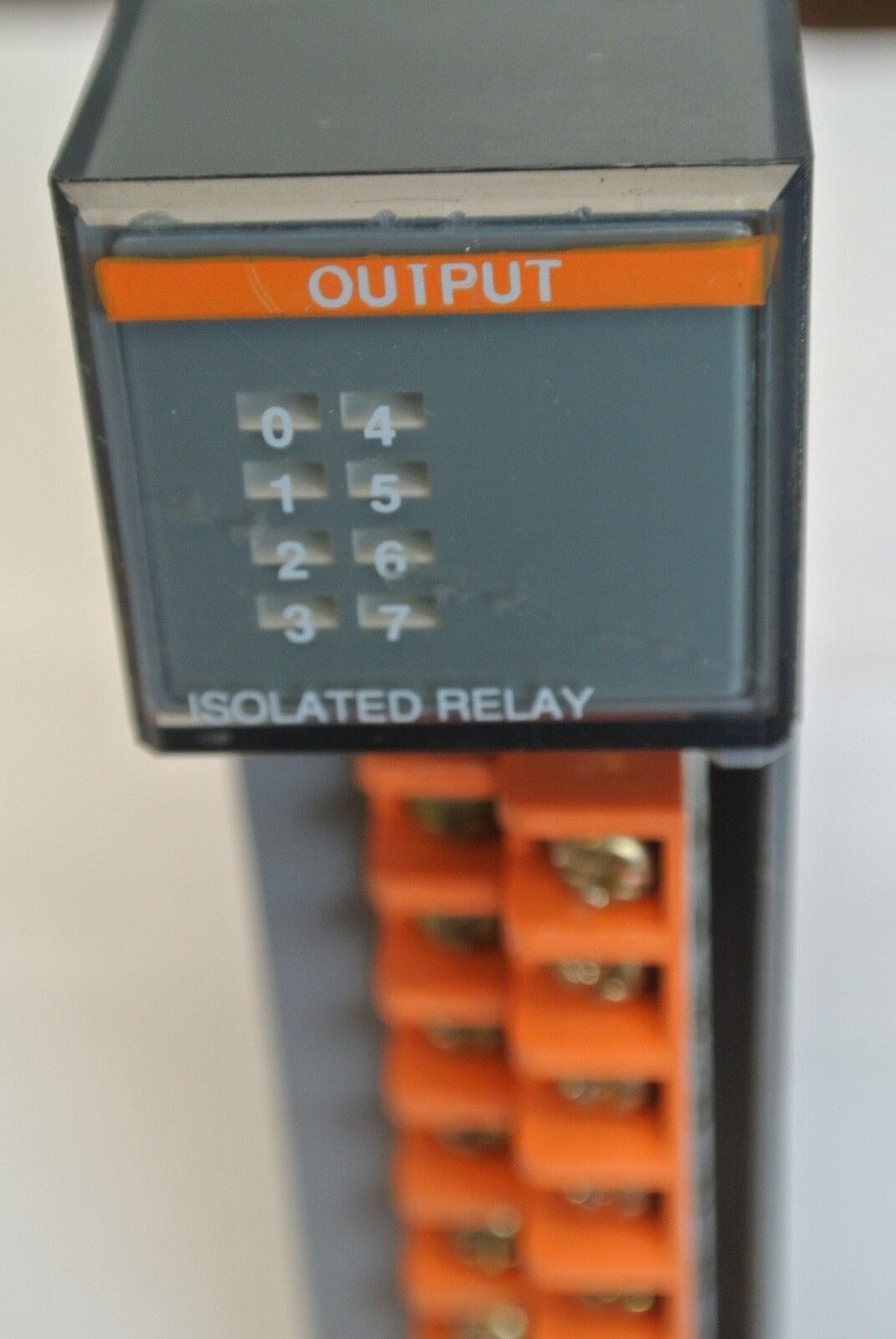 ALLEN-BRADLEY 1746-OX8 Ser. A- SLC500 OUTPUT MODULE 5-250VAC, 5-125VDC NO COVER