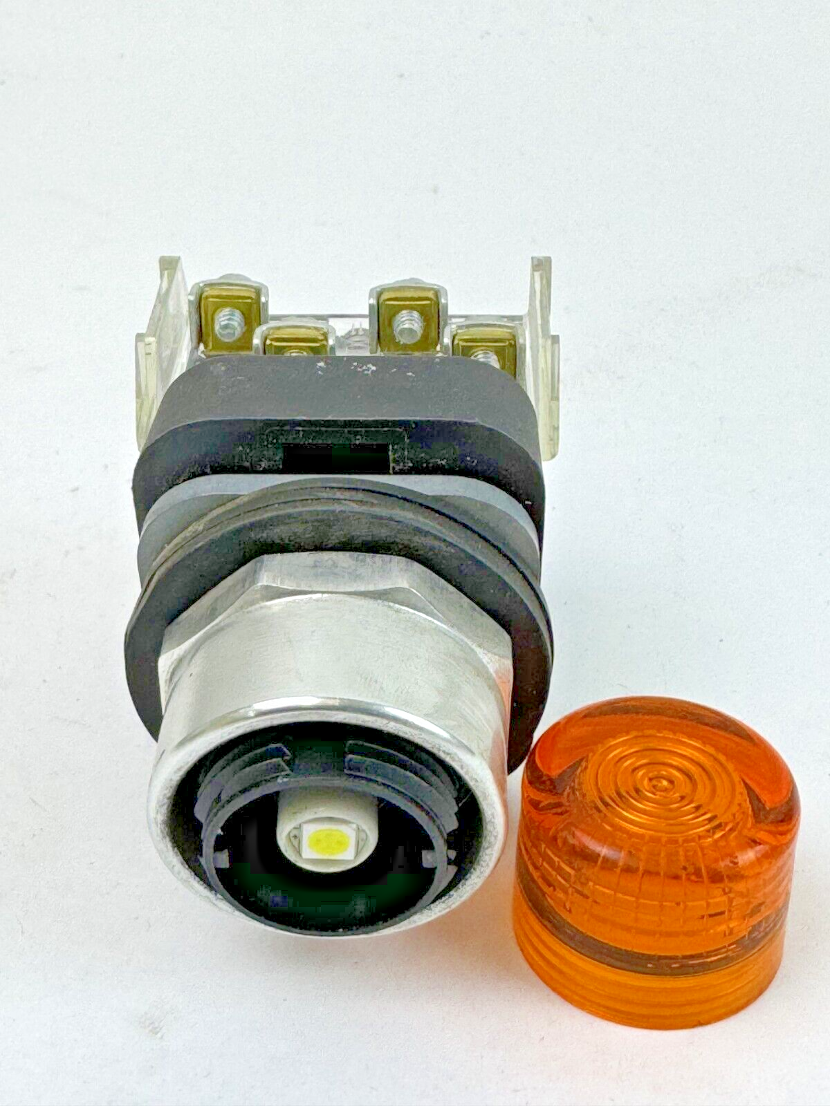 ALLEN-BRADLEY - 800T-QTH2A SER. U - AMBER ILLUMINATED PUSH BUTTON W/ BLOCK