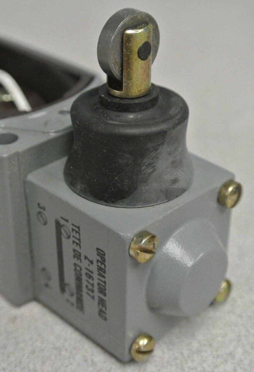 ALLEN-BRADLEY 802T-K1J1 OILTIGHT LIMIT SWITCH Ser. D / NON-PLUG-IN / NEW SURPLUS