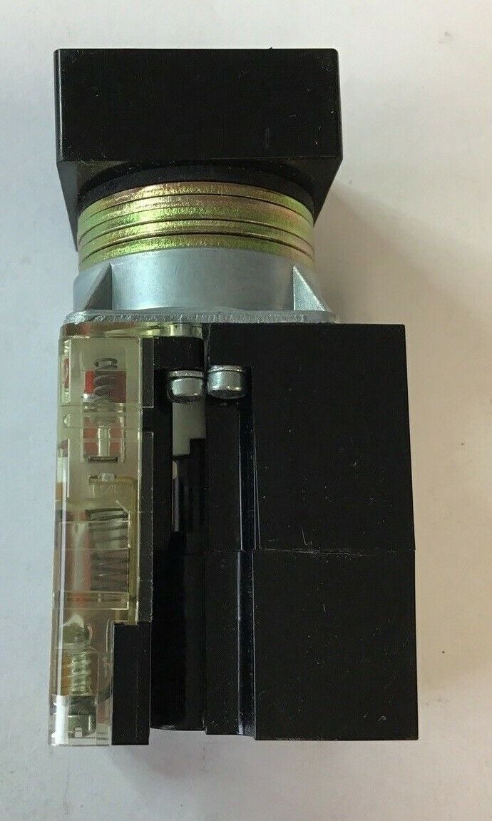 SQUARE D 9001 LS1LA1 ILLUMINATED PUSHBUTTON 120/110V 60/50HZ