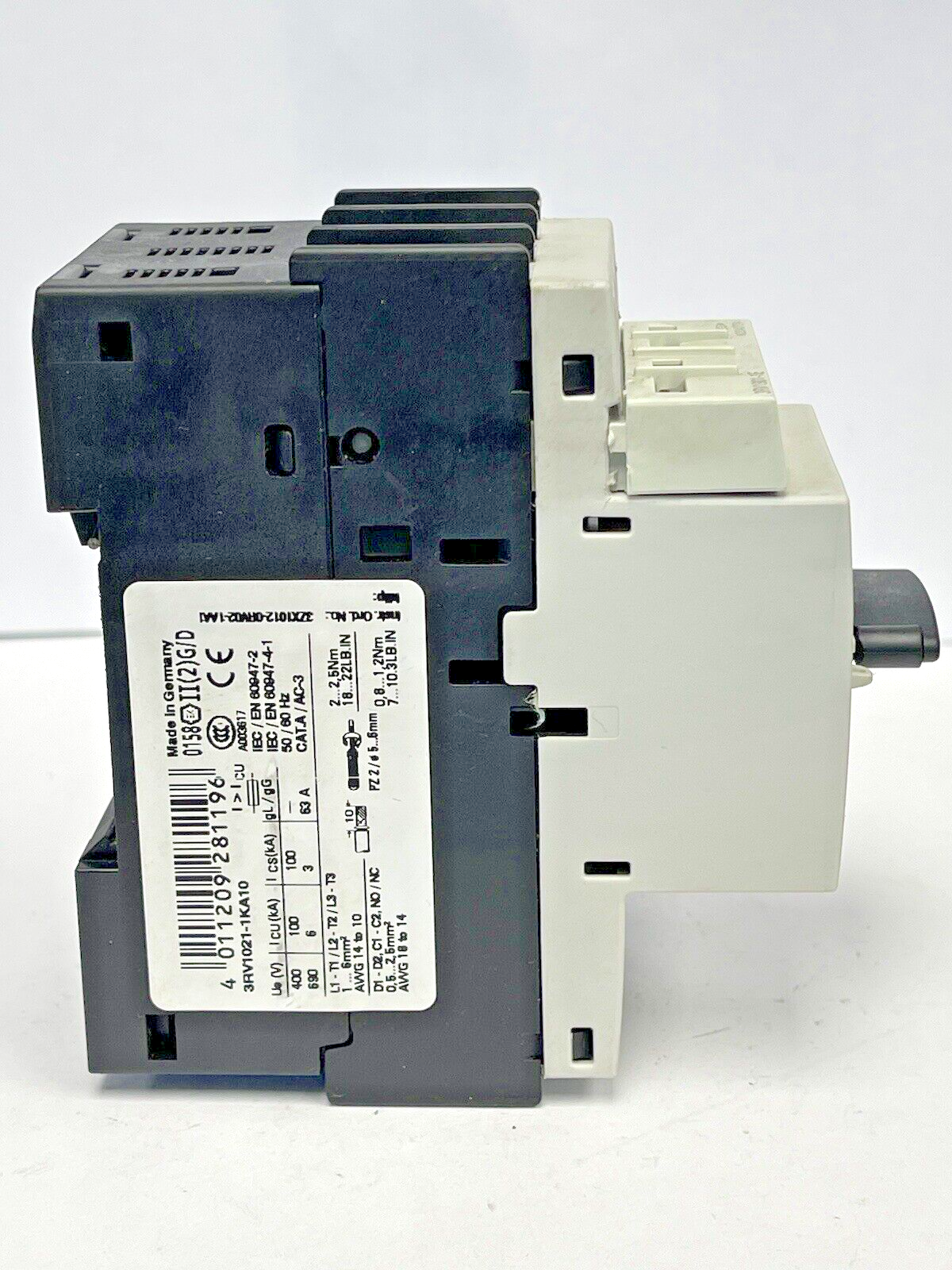 SIEMENS - 3RV1021-1KA10 & 3RV1901-1E - CIRCUIT BREAKER W/ SWITCH TRANSVERSE