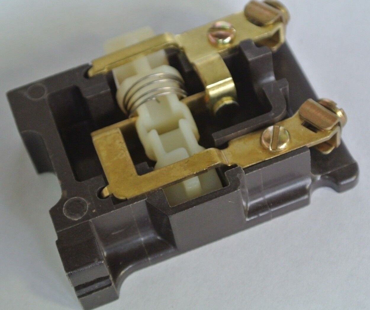 JOSLYN CLARK / SYLVANIA - KPM-1A AUXILIARY CONTACT 10A, 600VAC 1N.O. NEW SURPLUS
