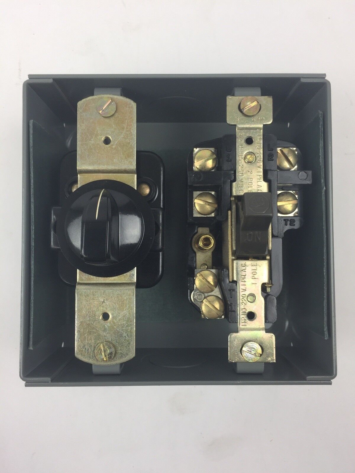 ALLEN BRADLEY 600-TAX9 MANUAL STARTING SWITCH WITH SELECTOR SWITCH 2 POLE NEMA 1