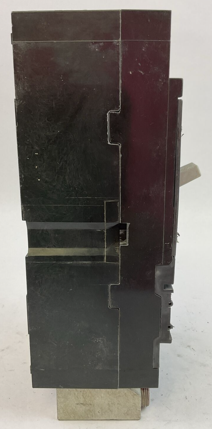 GE SGHA26AT0400 CIRCUIT BREAKER 400AMP 600VAC 2POLE SRPG400A400 TRIP PLUG 400AMP