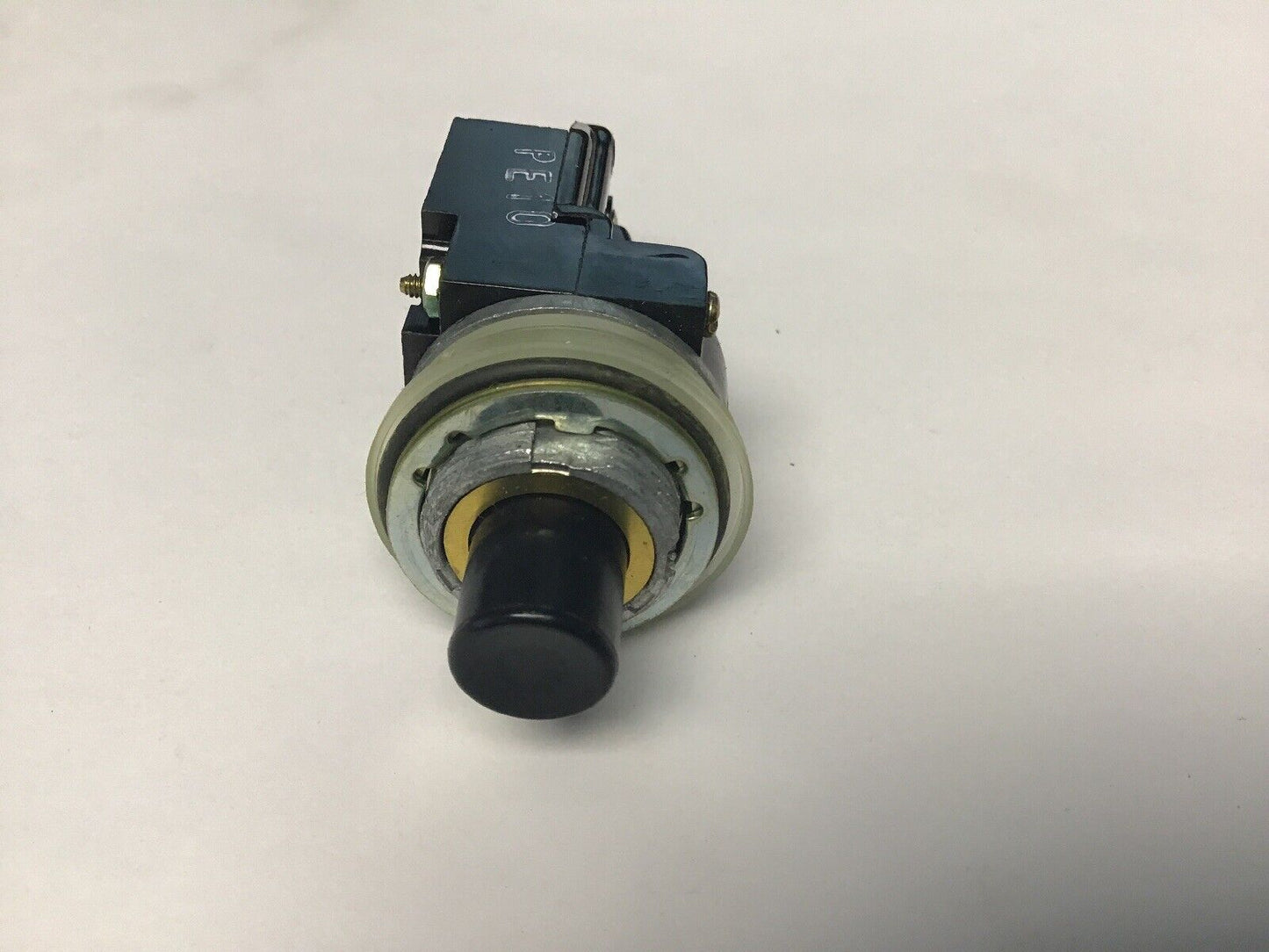 GE CR104A2102 PUSHBUTTON BLACK OILTIGHT 150V