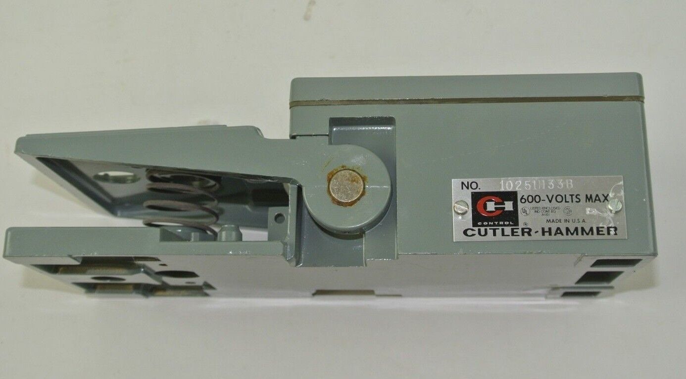 CUTLER-HAMMER 10251H33B TYPE B FOOT SWITCH FRONT TREADLE AC/DC 600V NEW SURPLUS