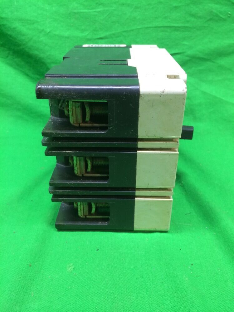 WESTINGHOUSE HMCP003A0C 3 AMP BREAKER 3POLE