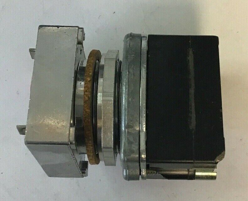 CUTLER-HAMMER E30FA COMPACT PUSHBUTTON W/INDICATOR LIGHT 120V 60/50HZ