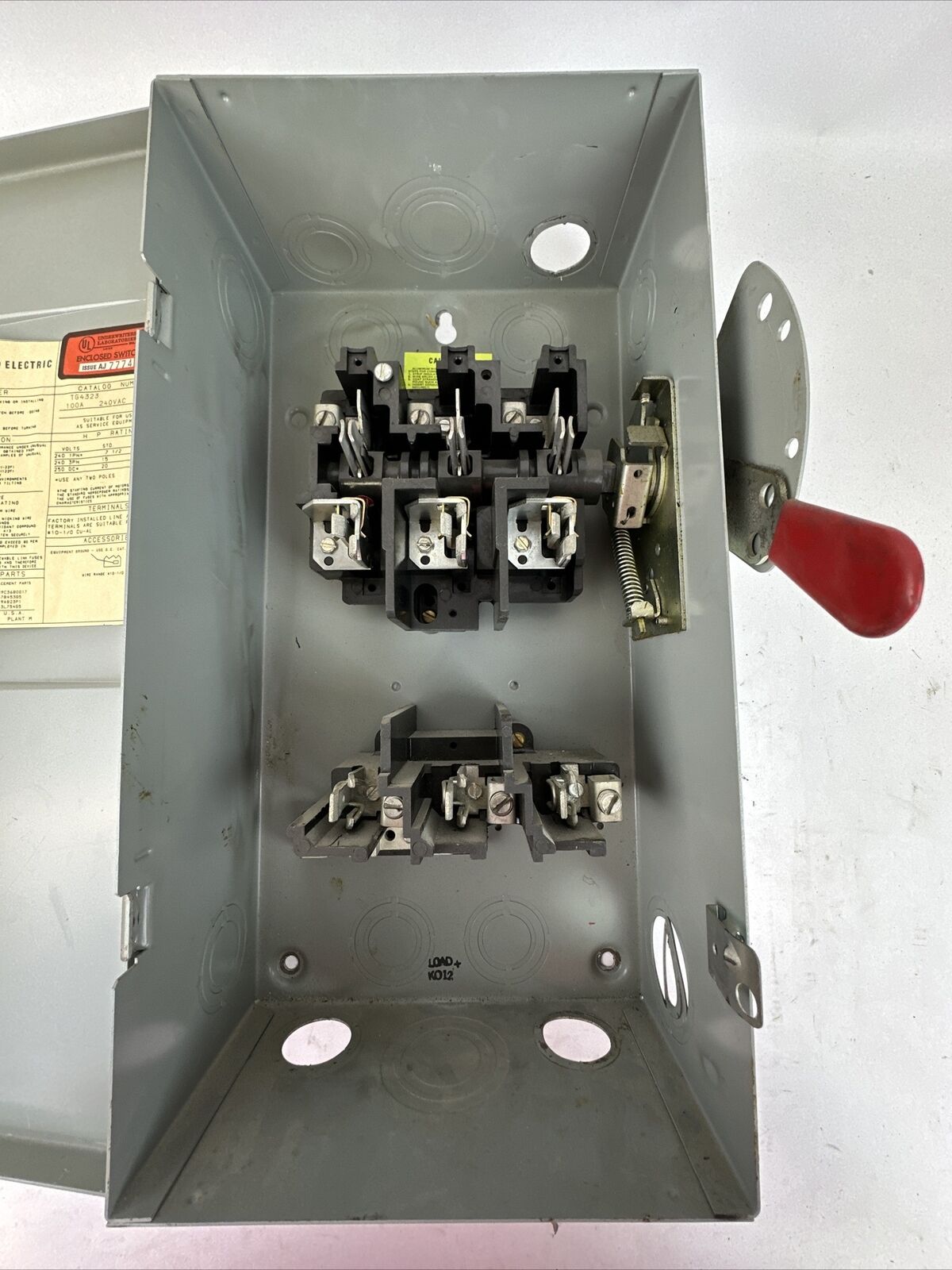 GE TG4323 FUSIBLE SAFETY SWITCH MOD 6 100A 240VAC 3PH 30HP 250VDC 20HP 3P TYPE 1