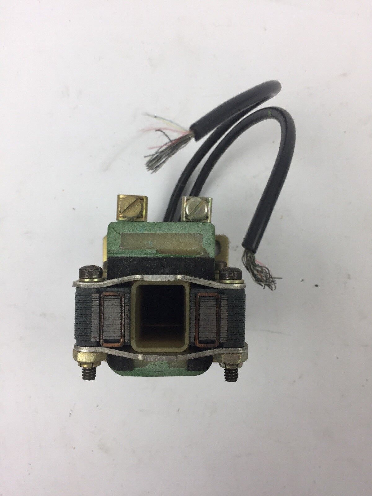 GE CR9500A100A100A SOLENOID 415V 50HZ PULL TYPE END MTG