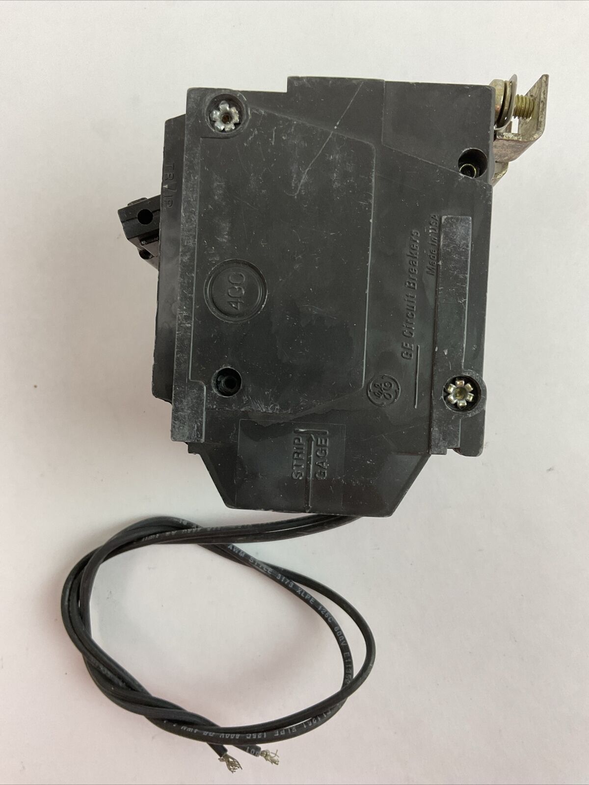 GE THQB220 CIRCUIT BREAKER 2POLE 20AMP 120/240VAC TQSTA1 SHUNT TRIP DEVICE