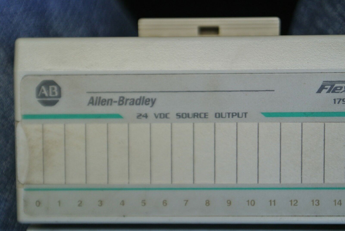 ALLEN-BRADLEY 1794-OB16 24V SOURCE OUTPUT MODULE / w/ 1794-TB2 BASE / TERM BLOCK
