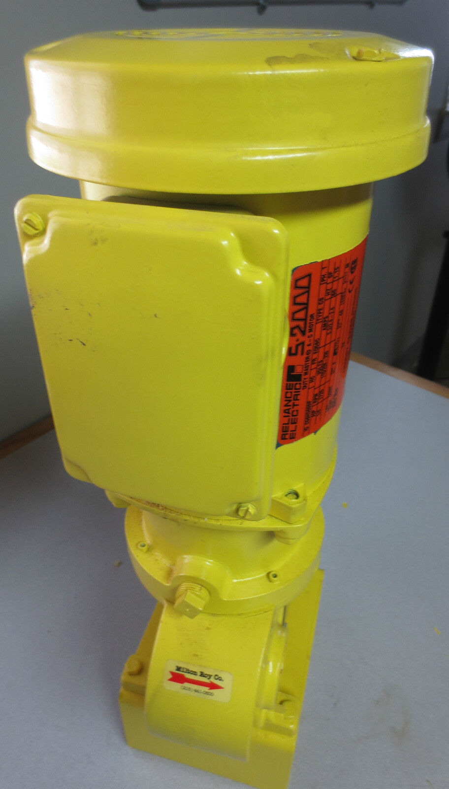 MILTON ROY 1024FRSESEM2NB RA17 METERING PUMP w/ RELIANCE S2000 MOTOR