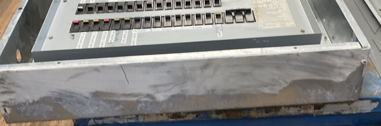 GENERAL ELECTRIC AQF3301ATX PANELBOARD 125A 3PH 208Y/120VOLTS