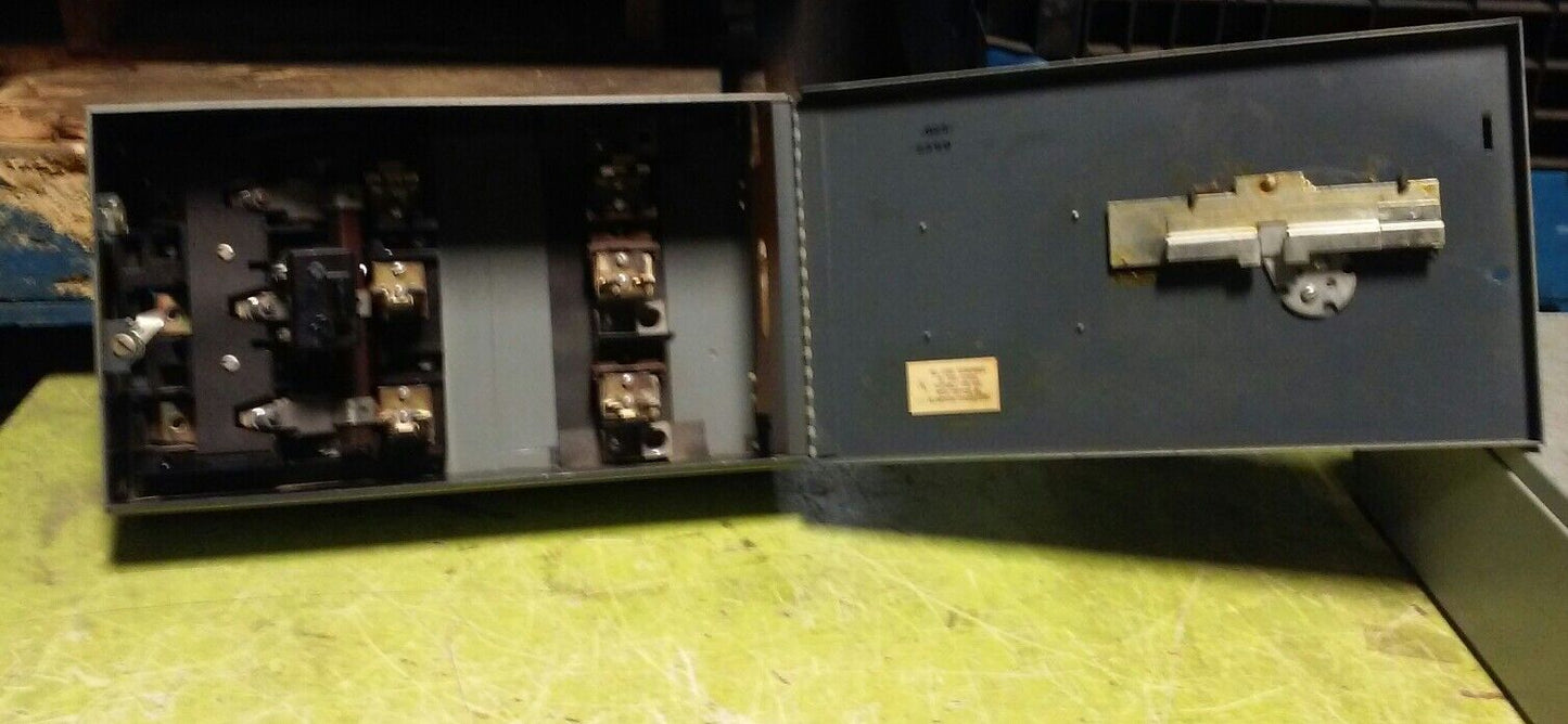 GENERAL ELECTRIC DD3S4324A - TYPE QMR FUSIBLE SWITCH - 240VAC, 200A, 3-Pole