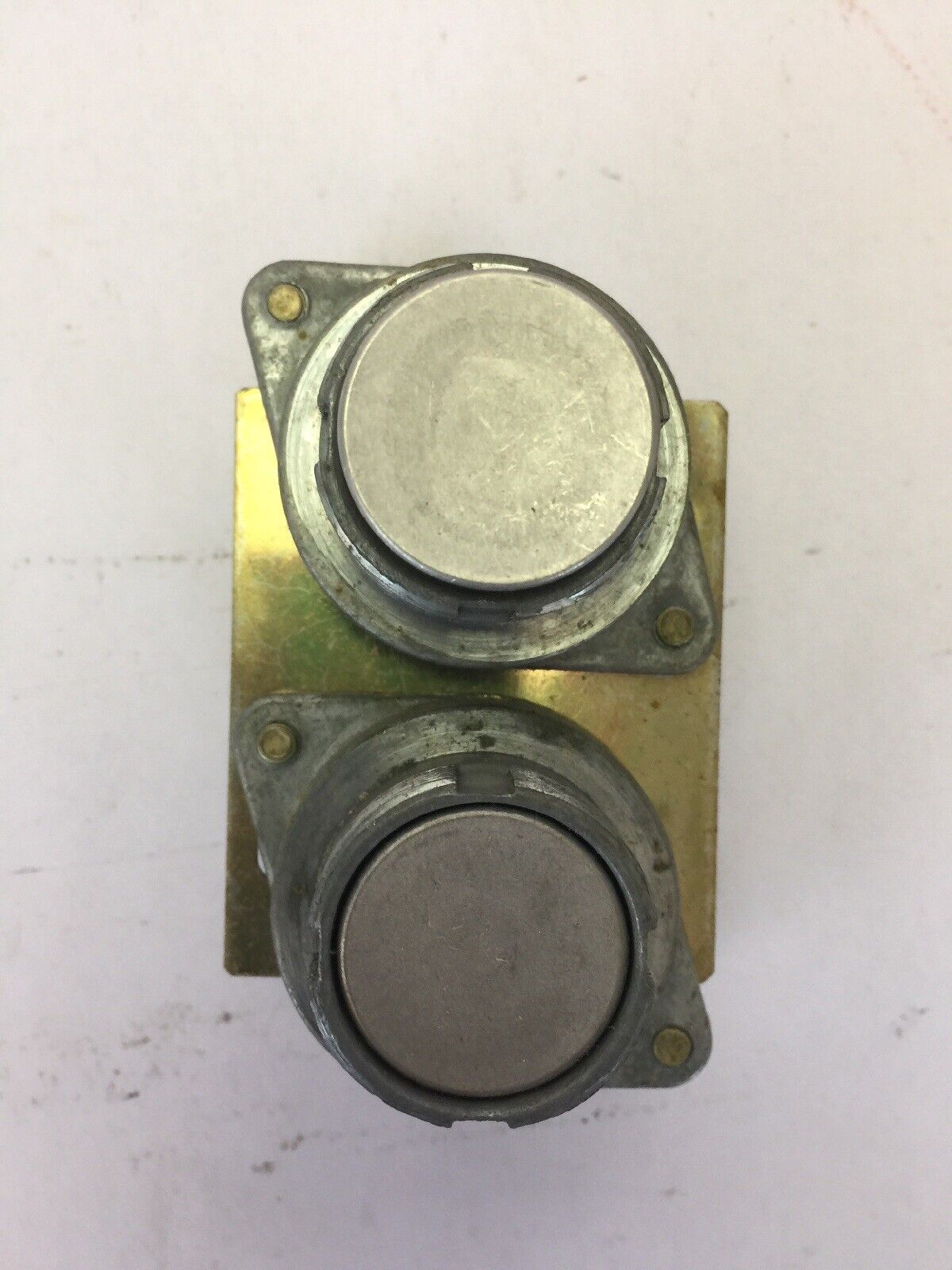 GE CR2940UM600E HEAVY DUTY OILTIGHT PUSHBUTTON OPER ONLY LESS COLOR RINGS MAINT