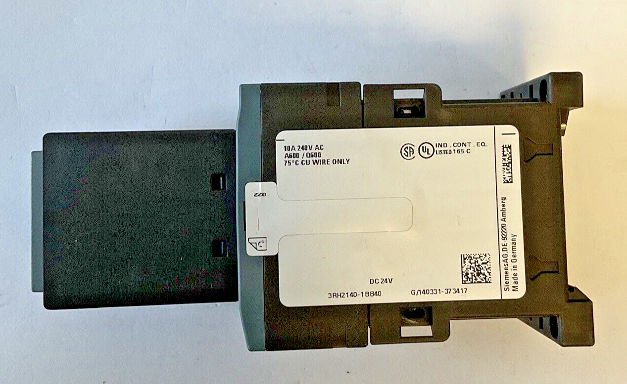 SIEMENS 3RH2140-1BB40 CONTACTOR W/33R2911-1GA40 AUX CONTACT 50/60HZ