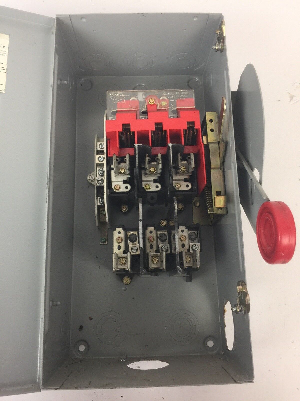 CUTLER HAMMER DH361NGK FUSIBLE HD SAFETY SWITCH 600VAC 30AMP 3P TYPE 1 20HP 3PH