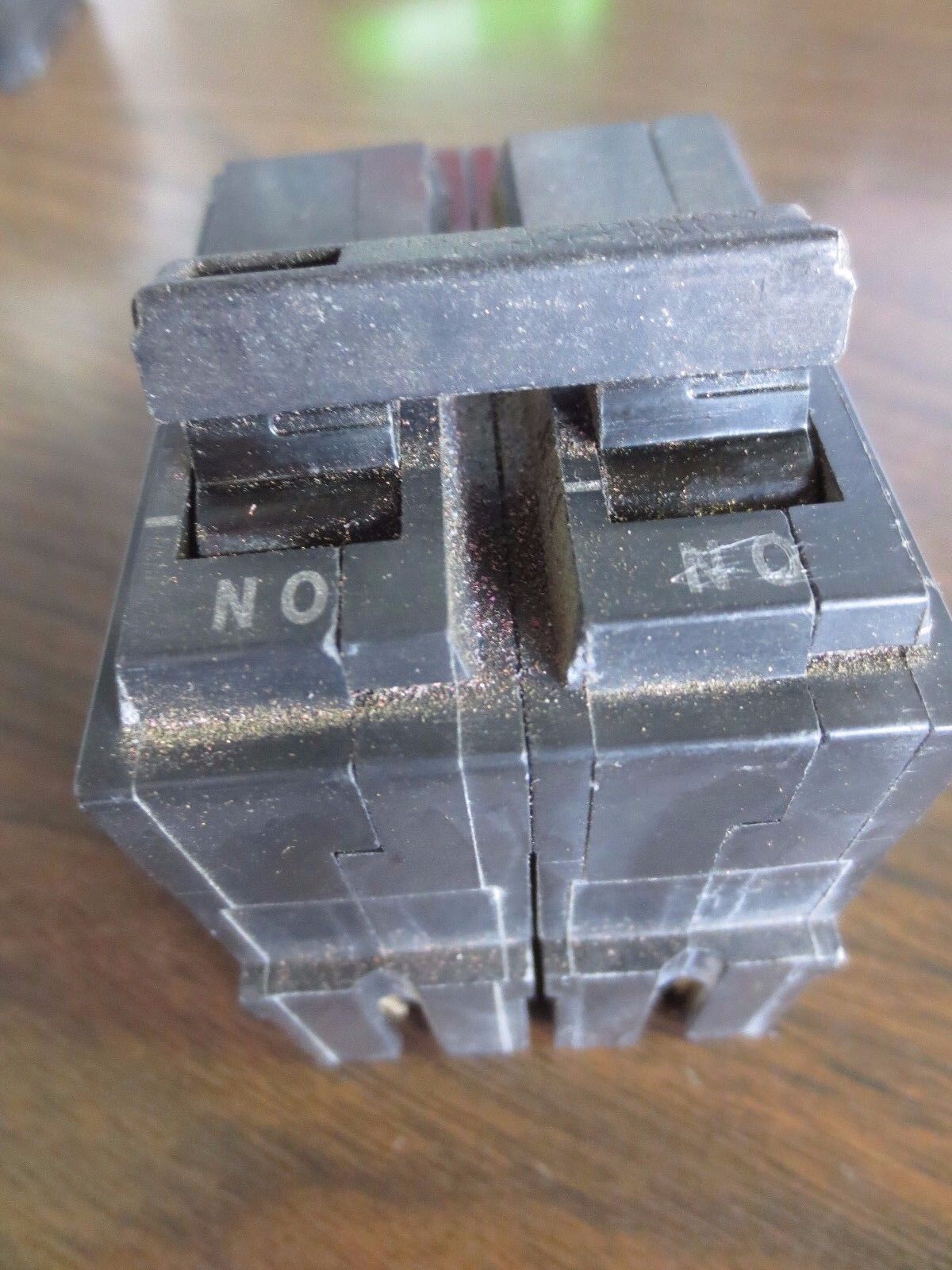 GE THQL2120 Q-LINE CIRCUIT BREAKER COMMON-TRIP - 20A, 120/240V, 2-POLE