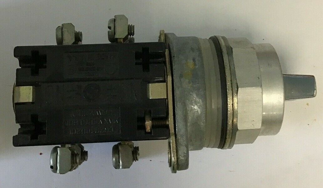 GENERAL ELECTRIC CR2940YS203A1 SELECTOR SWITCH 600VAC