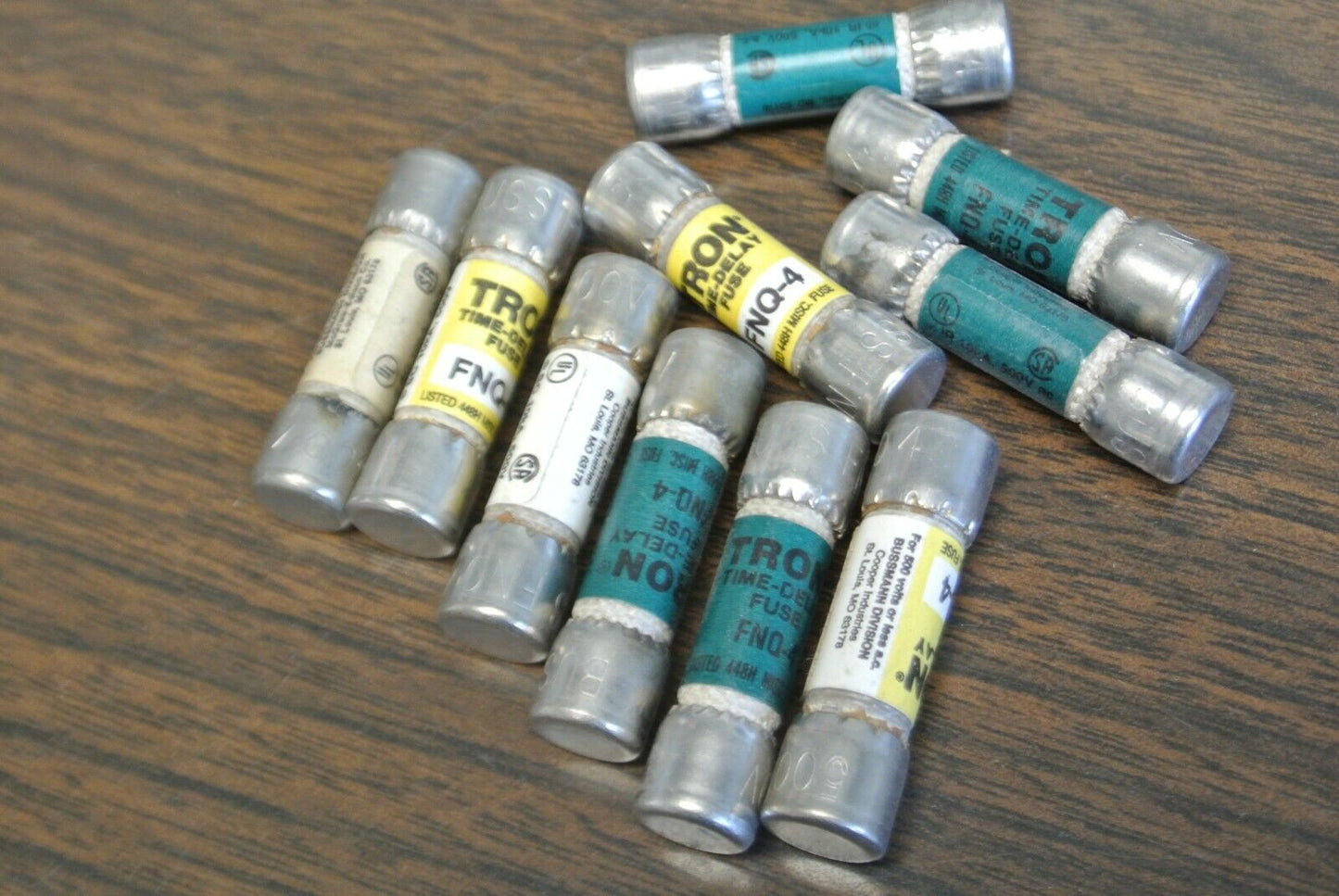 BOX of 10 / BUSS FNQ-4 TIME-DELAY FUSE 4A / 500V / NEW SURPLUS