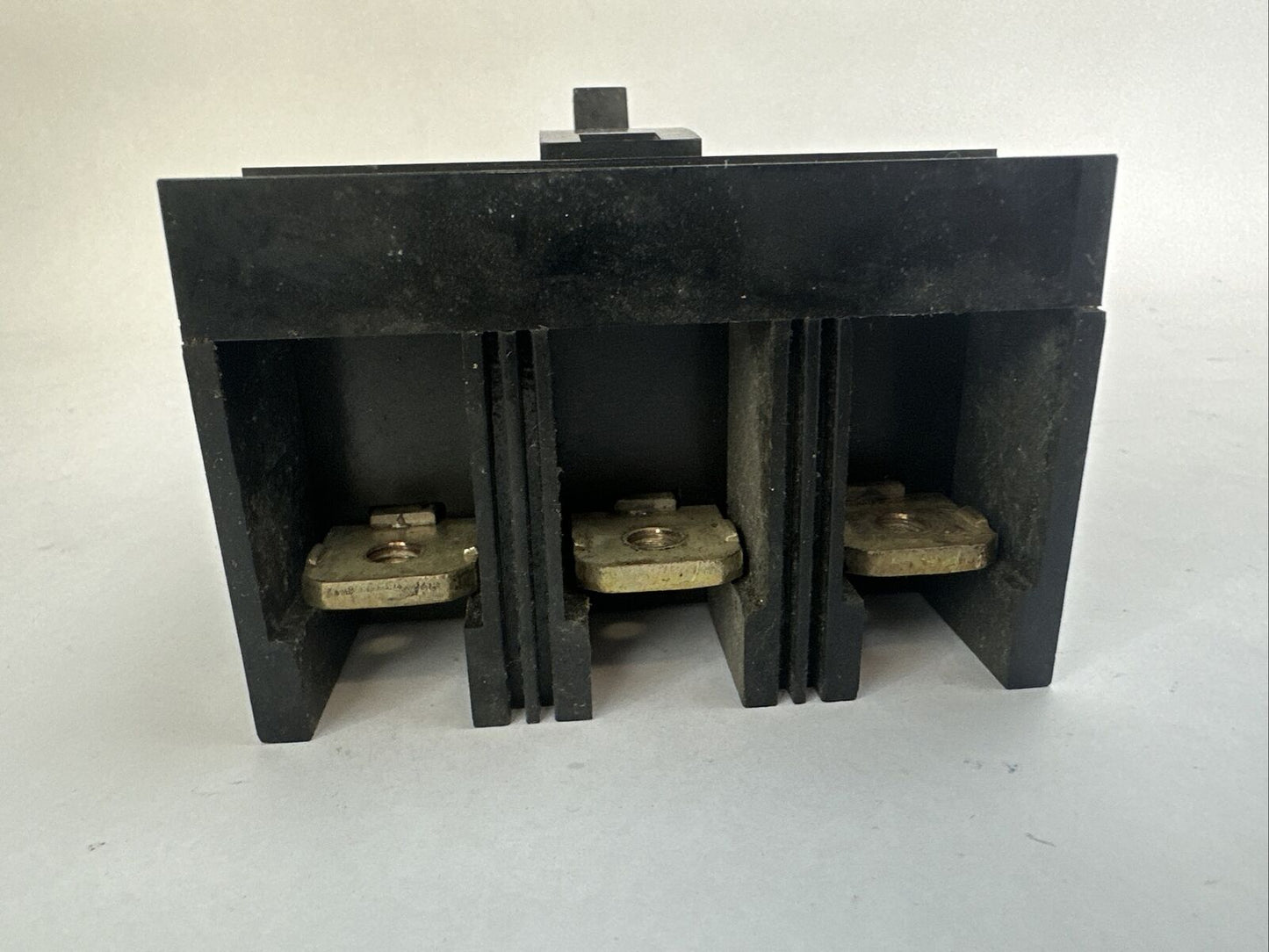 GE TQD32225 CIRCUIT BREAKER 225A 240VAC 3POLE