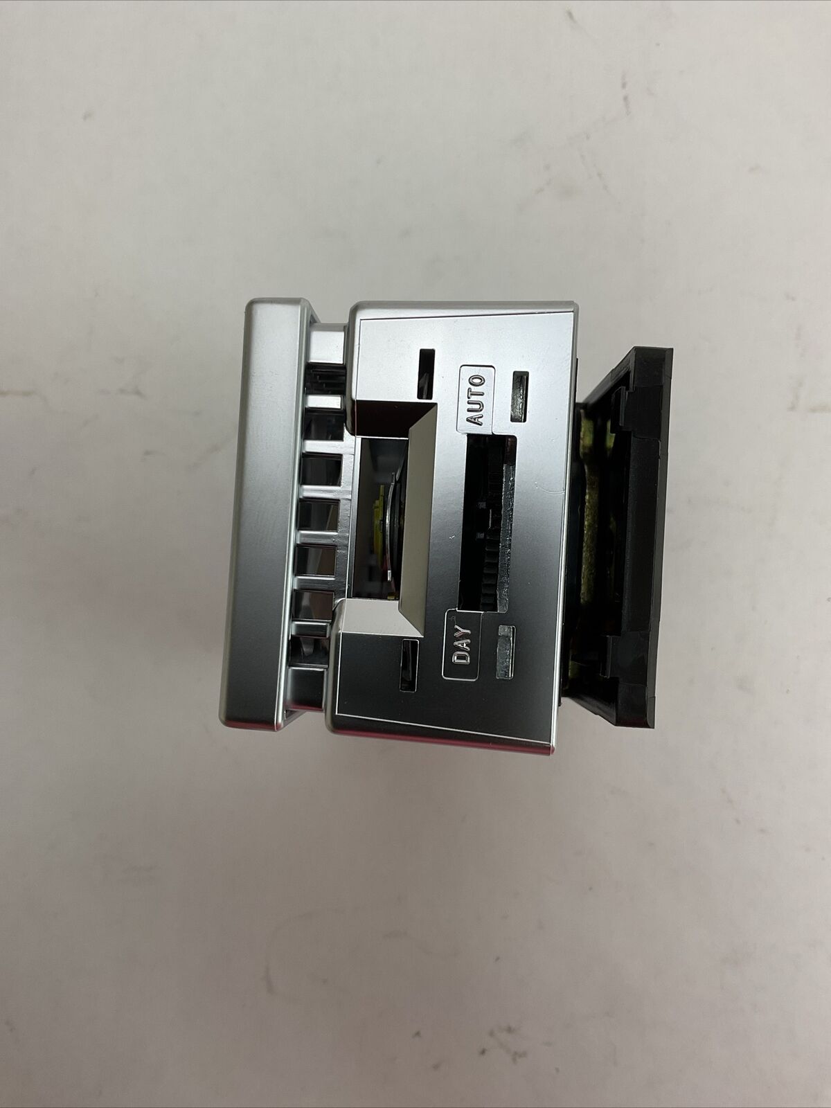 HONEYWELL TP973 A 2209 PNEUMATIC THERMOSTAT TEMPERATURE RANGE 60F TO 90F