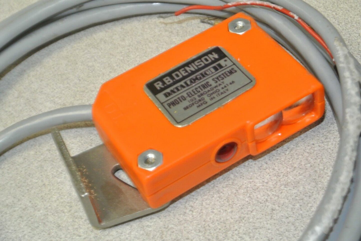 R.B. DENISON DATA-LOGIC RT6-01 PHOTOELECTRIC SENSOR / 110V, 50Hz / NEW SURPLUS