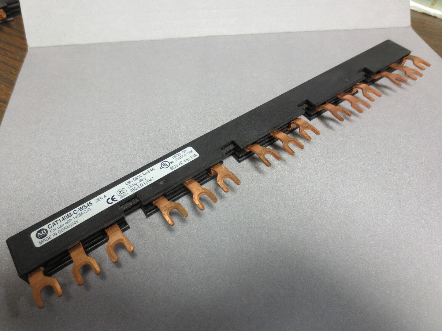 ALLEN-BRADLEY 140M-C-W545 Ser. A - CONTACT BLOCK / BUSBAR - BUS BAR