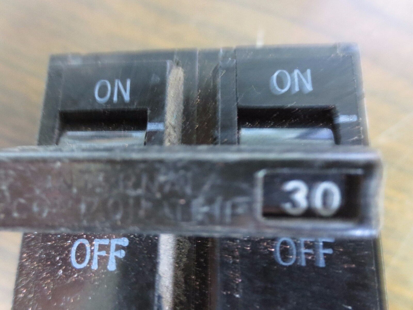 GE THQL2130 Q-LINE CIRCUIT BREAKER COMMON-TRIP - 30A, 120/240V, 2-POLE