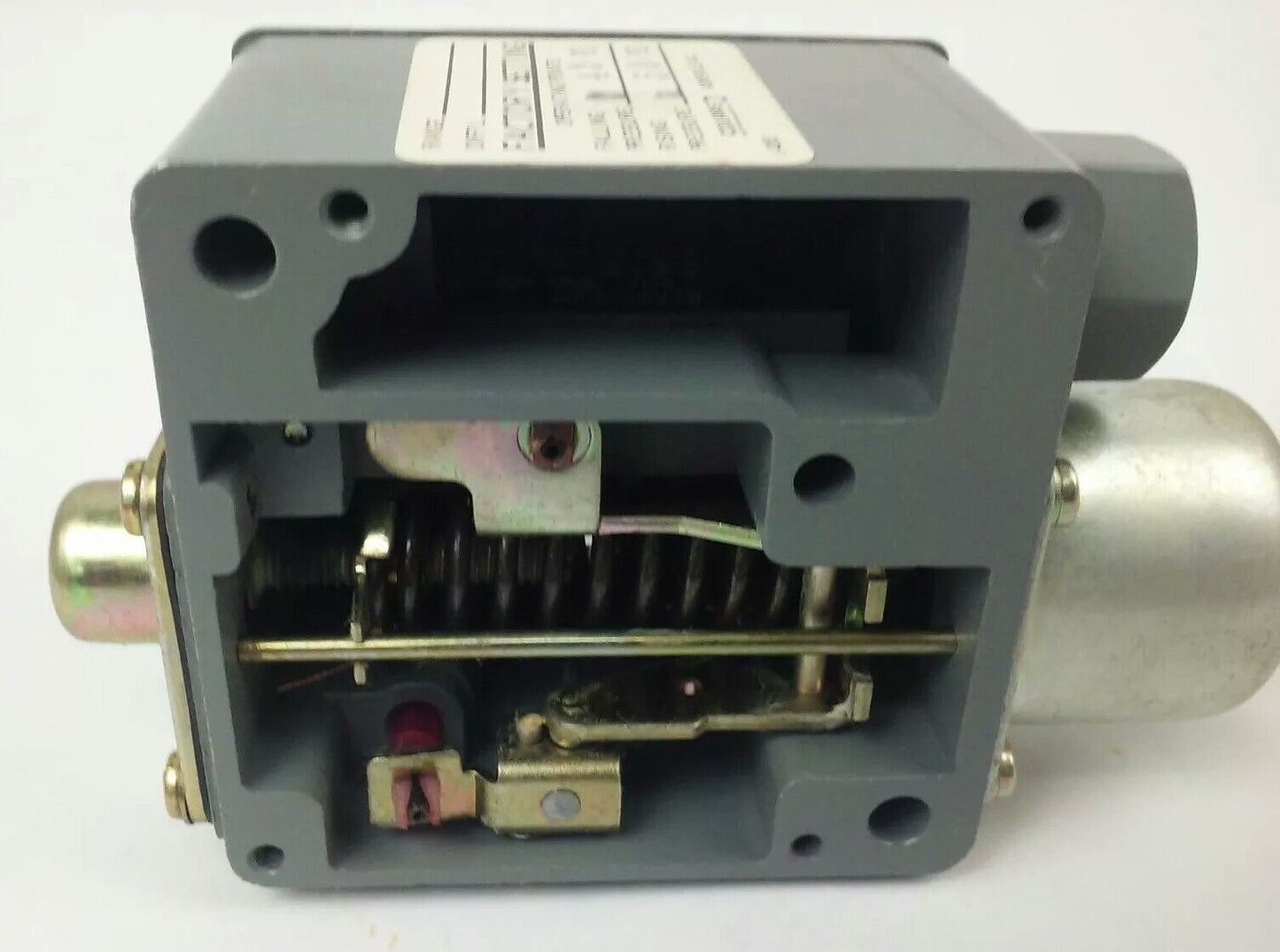 SQUARE D 9012 ACW1S11 SER.B, PRESSURE SWITCH, SET 43-50 PSI, FORM V, 9012 ACW1