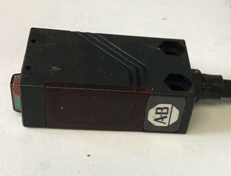 ALLEN BRADLEY 42KC-R2LPTP-A2 PHOTOSWITCH 12-24VDC SENSOR SER.A