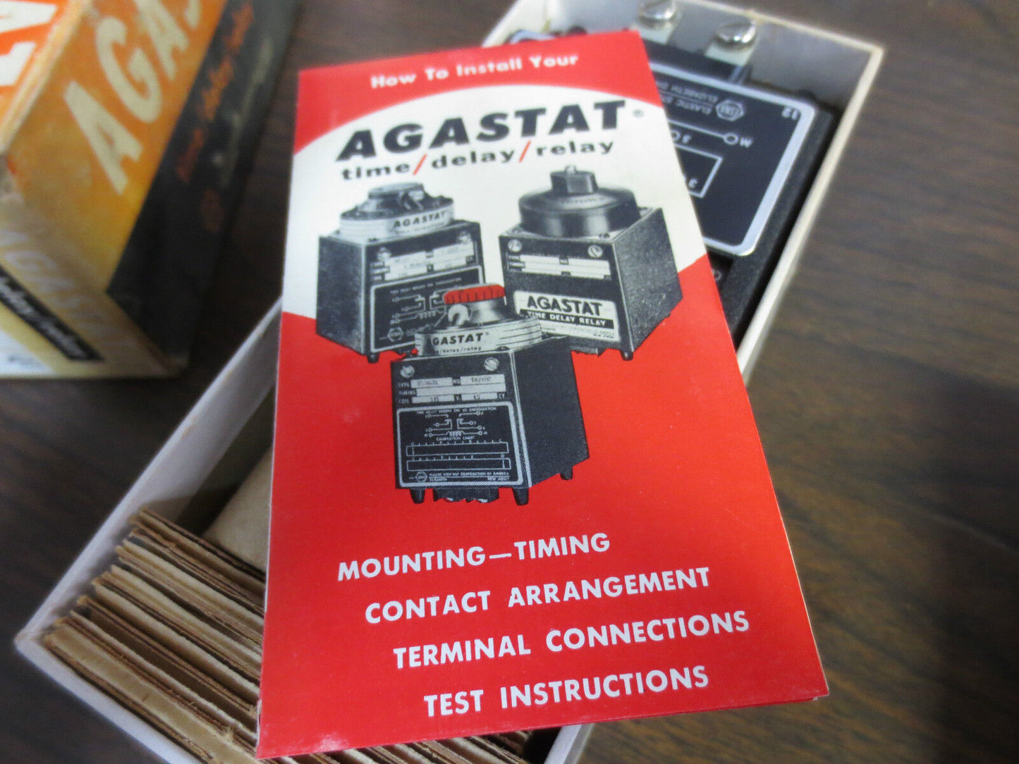 AGASTAT NE-12QT TIME DELAY RELAY - 220V, 50/60Hz -HAS CRACK SEE PHOTOS