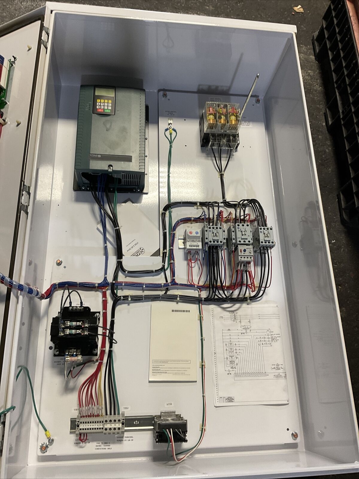ROCKWELL AUTOMATION VTAC 9 HVAC 9V2041HRNB30 S7-644A-V9-20 TYPE 3R 20HP 460VAC