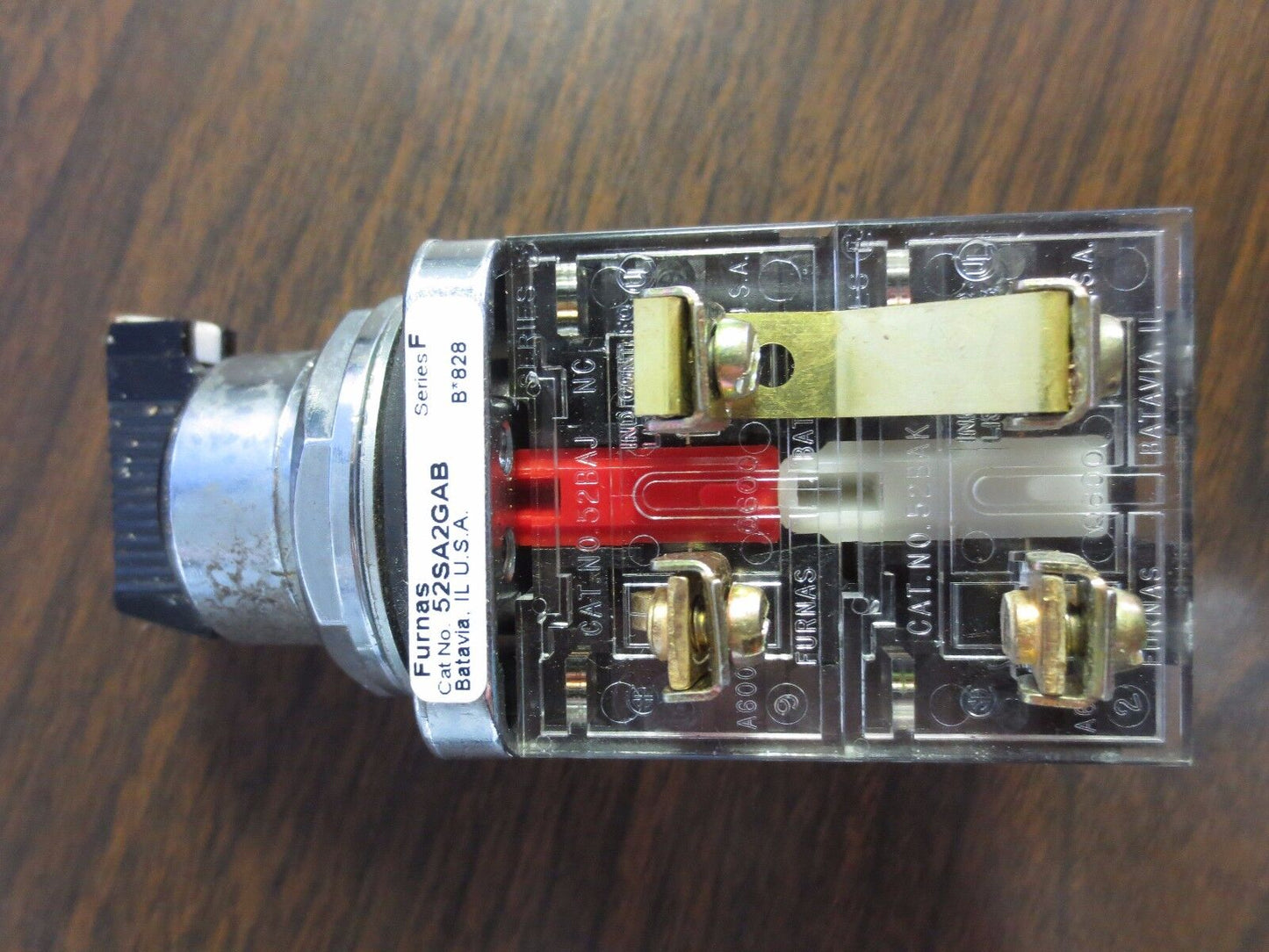 FURNAS 52SA2GAB Ser. F - THREE-POSITION SWITCH, CENTER OFF + 52BAJ