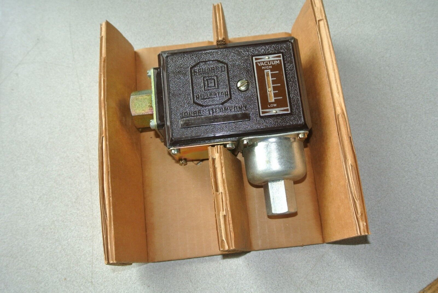 SQUARE D 9016 BSG-1 VACUUM SWITCH - OPEN - 20", CLOSE 14" - NEW SURPLUS