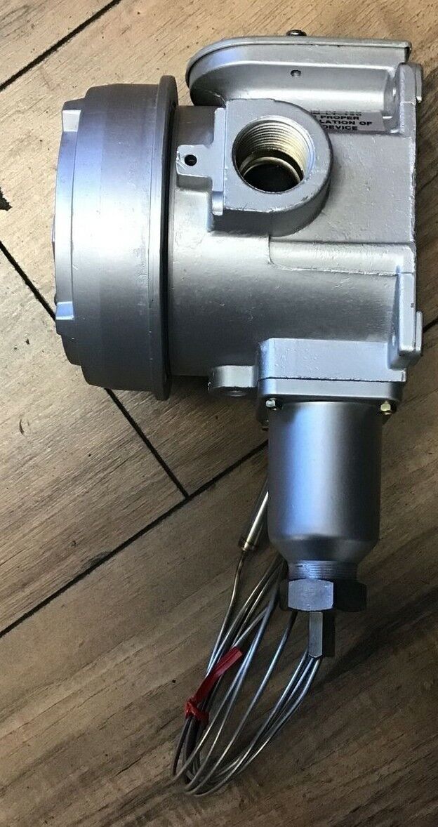 UNITED ELECTRIC CONTROLS TEMP SWITCH TYPE E122 MODEL 9180 3BS 100-400*F35-200*C