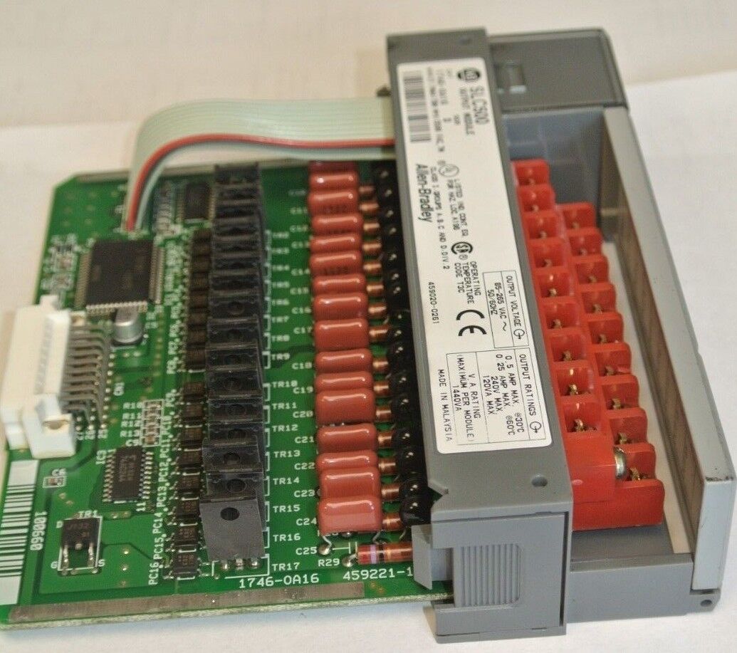 ALLEN-BRADLEY 1746-OA16 Ser. D - OUTPUT MODULE for SLC500