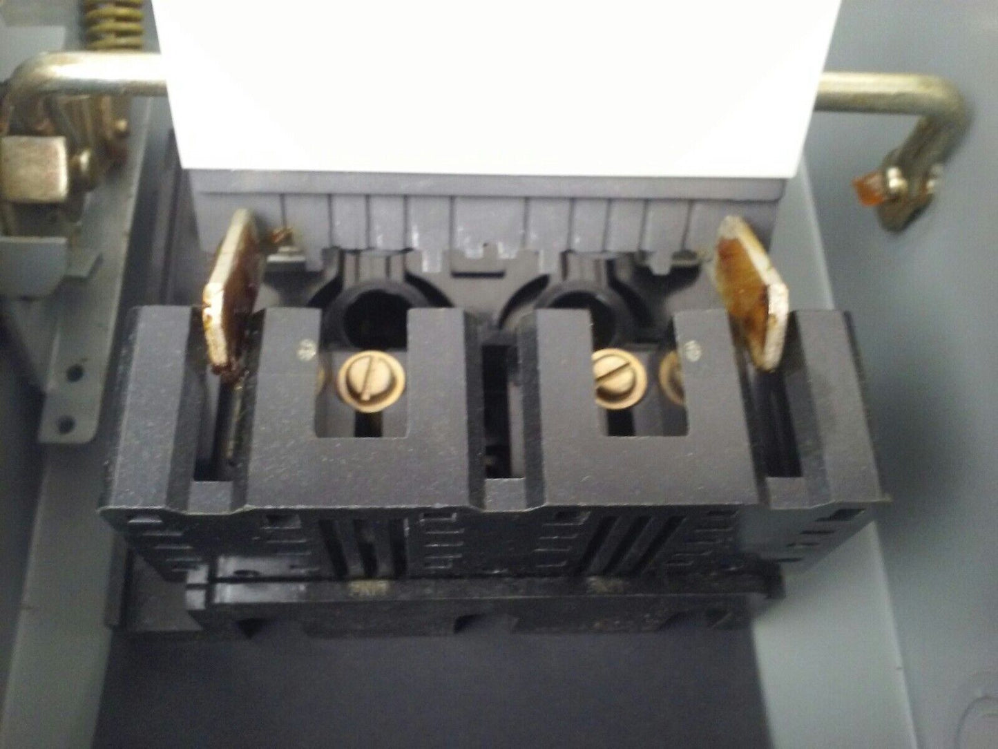 WESTINGHOUSE HFN222 FUSIBLE SAFETY SWITCH 2P, 60A, 240V, TYPE 1 INDOOR, 10HP