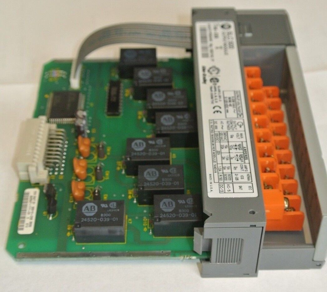 ALLEN-BRADLEY 1746-OX8 Ser. A- SLC500 OUTPUT MODULE - 5-250VAC, 5-125VDC