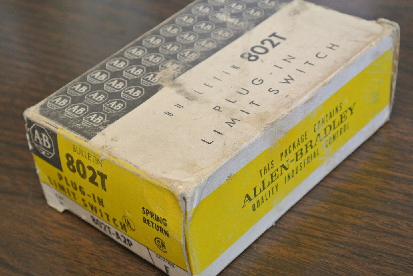 ALLEN-BRADLEY 802T-A2P Ser. F / OILTIGHT PLUG-IN LIMIT SWITCH / NEW SURPLUS