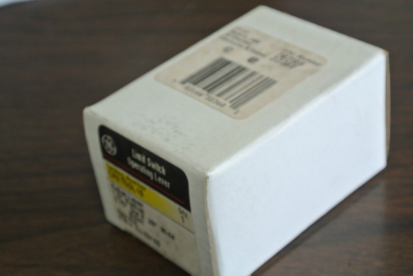 GE CR215GL10 - LIMIT SWITCH ROLLER LEVER 1.5" RADIUS .075 DIA. x .28" WIDE - NEW