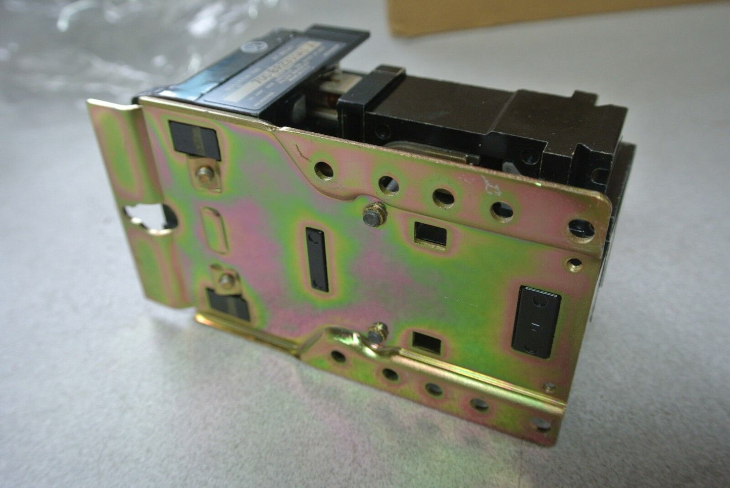 ALLEN-BRADLEY 700-BRZ310A1 AC CONTROL RELAY - 3NO/1NC 120V COIL 10A NEW SURPLUS