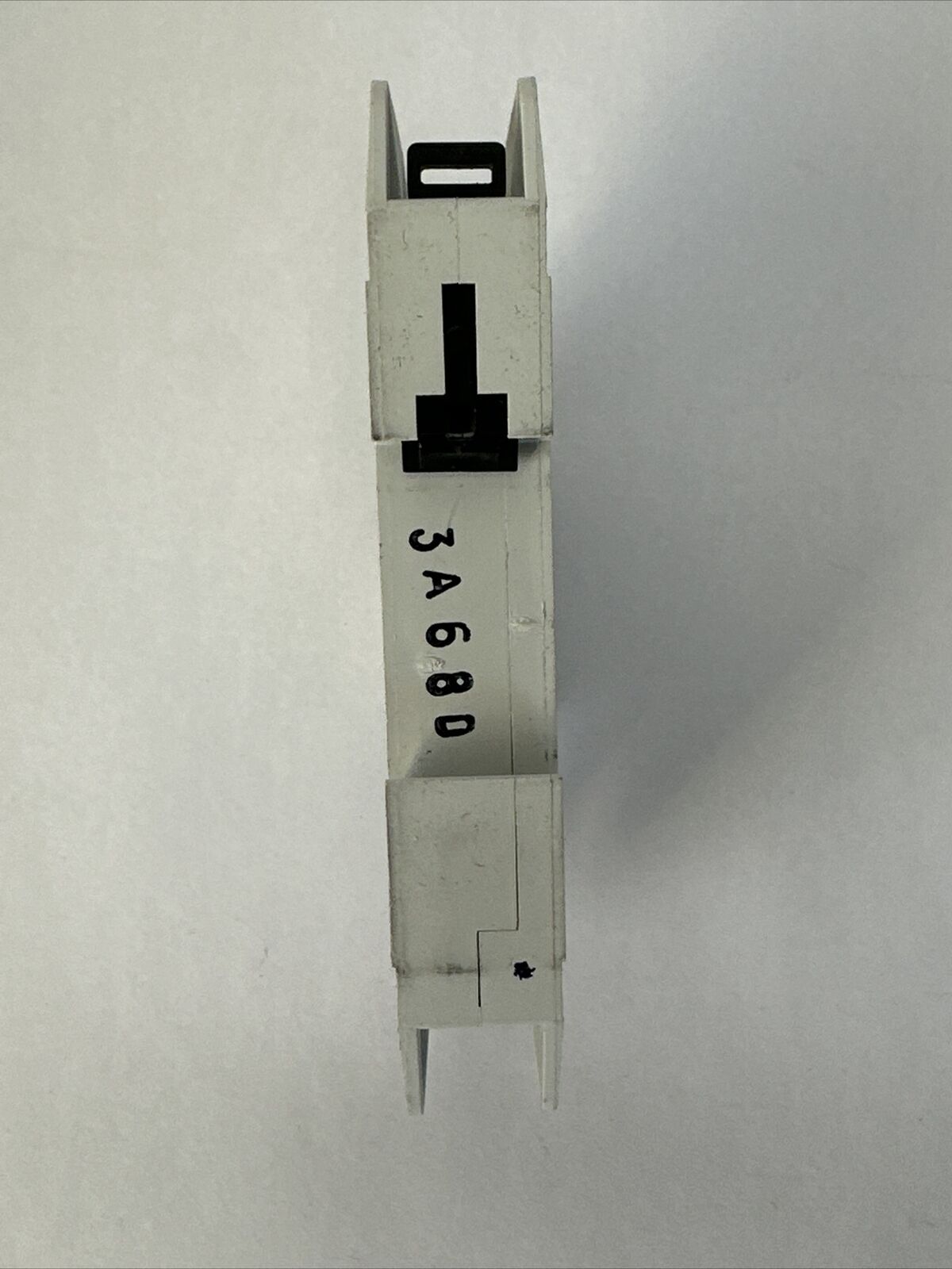 EATON WMZT1D08 CIRCUIT BREAKER 8A 277VAC 1POLE (LOT OF 5)