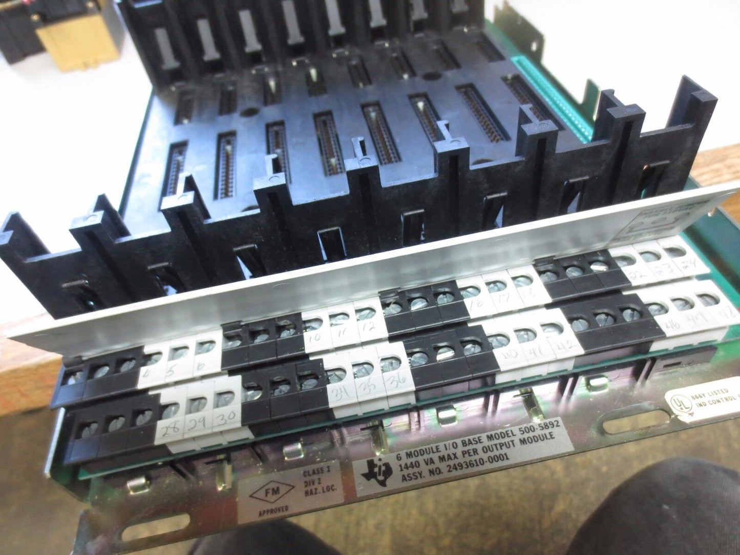 TEXAS INSTRUMENTS / SIEMENS 500-5892 - 6 MODULE I/O BASE