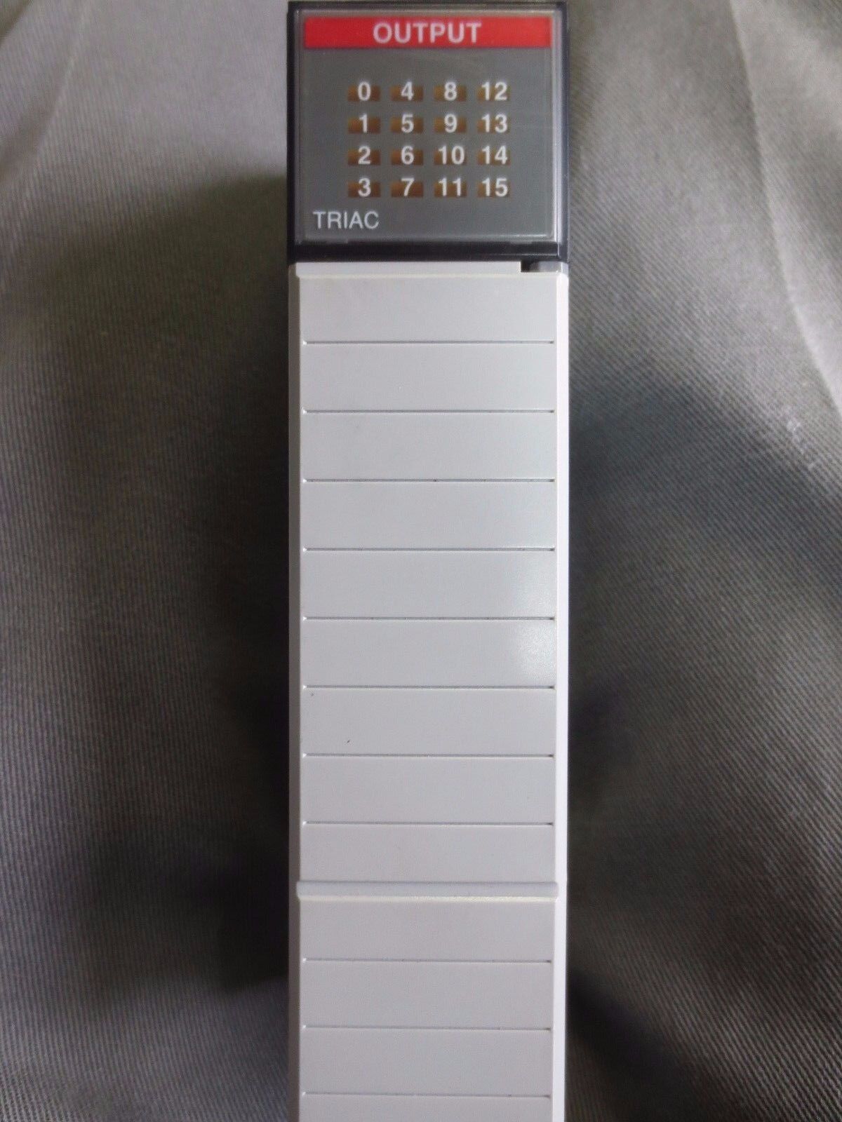 ALLEN-BRADLEY 1746-OA16 Ser. D - OUTPUT MODULE for SLC500